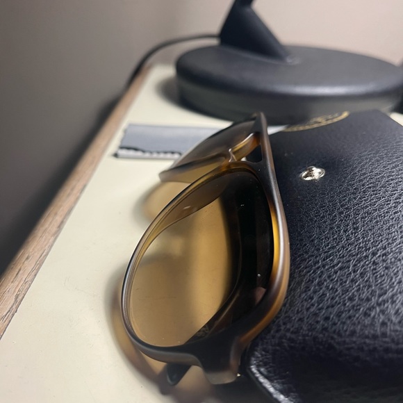 Ray-Bans basically new!! - Picture 3 of 5